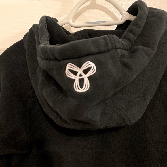 Ladies TNA sweater from Aritzia size XXS fits XS. - Picture 4 of 5